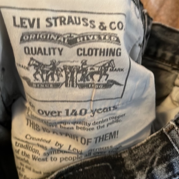 Vintage Levis Distressed Boyfriend Jean - Picture 4 of 4